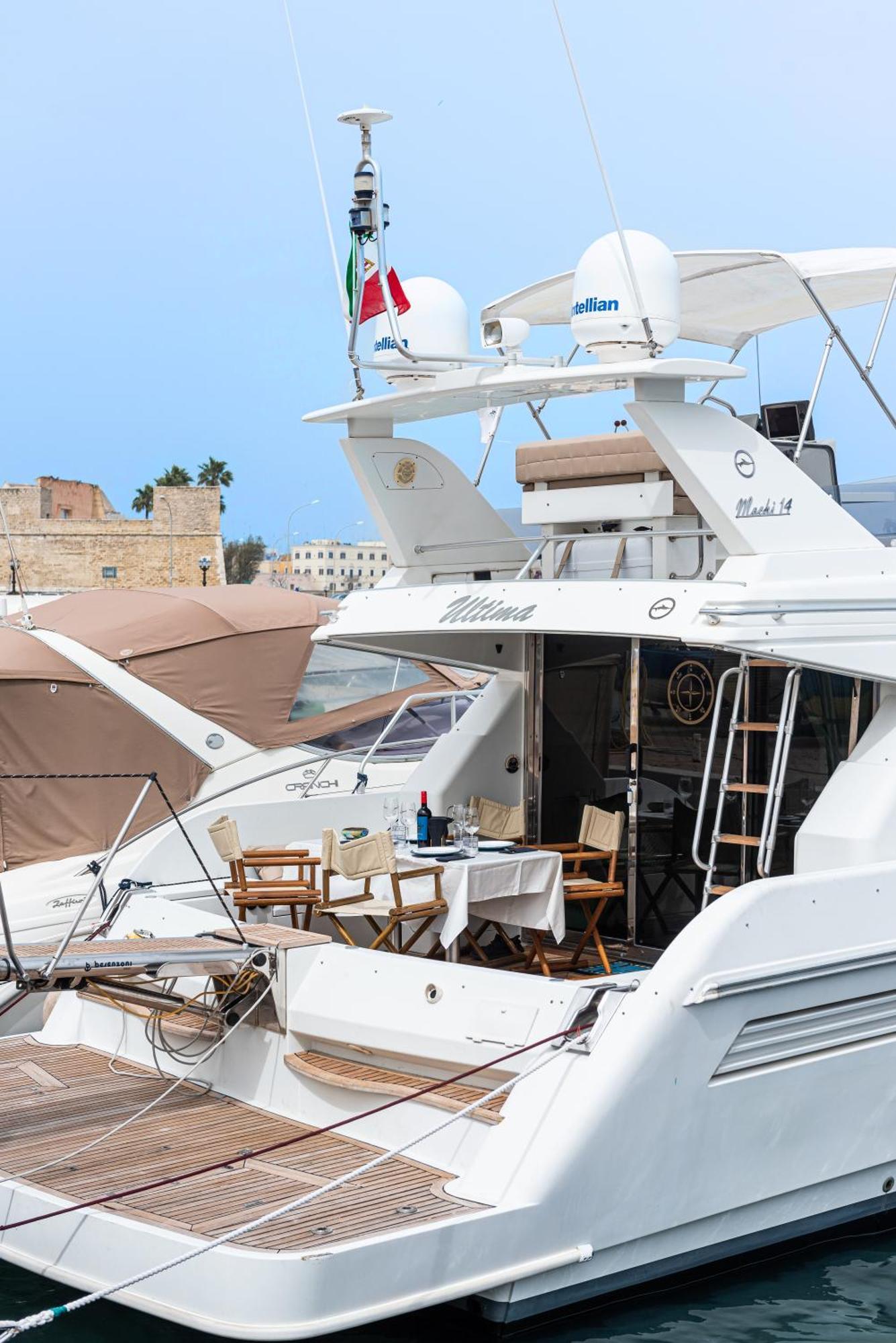 "Ultima" Love Boat Bari Exteriör bild